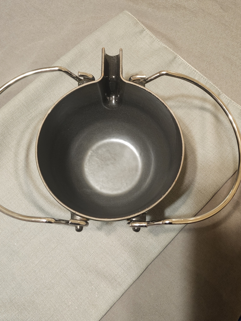 Staub Green Enamel Teapot with Gold-Tone Handle - Picture 4 of 6